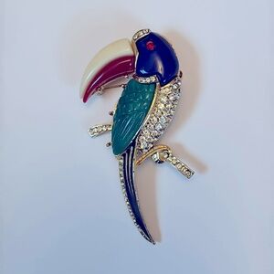 Unsigned Hattie Carnegie Toucan Bird Brooch Rhinestone and Lucite